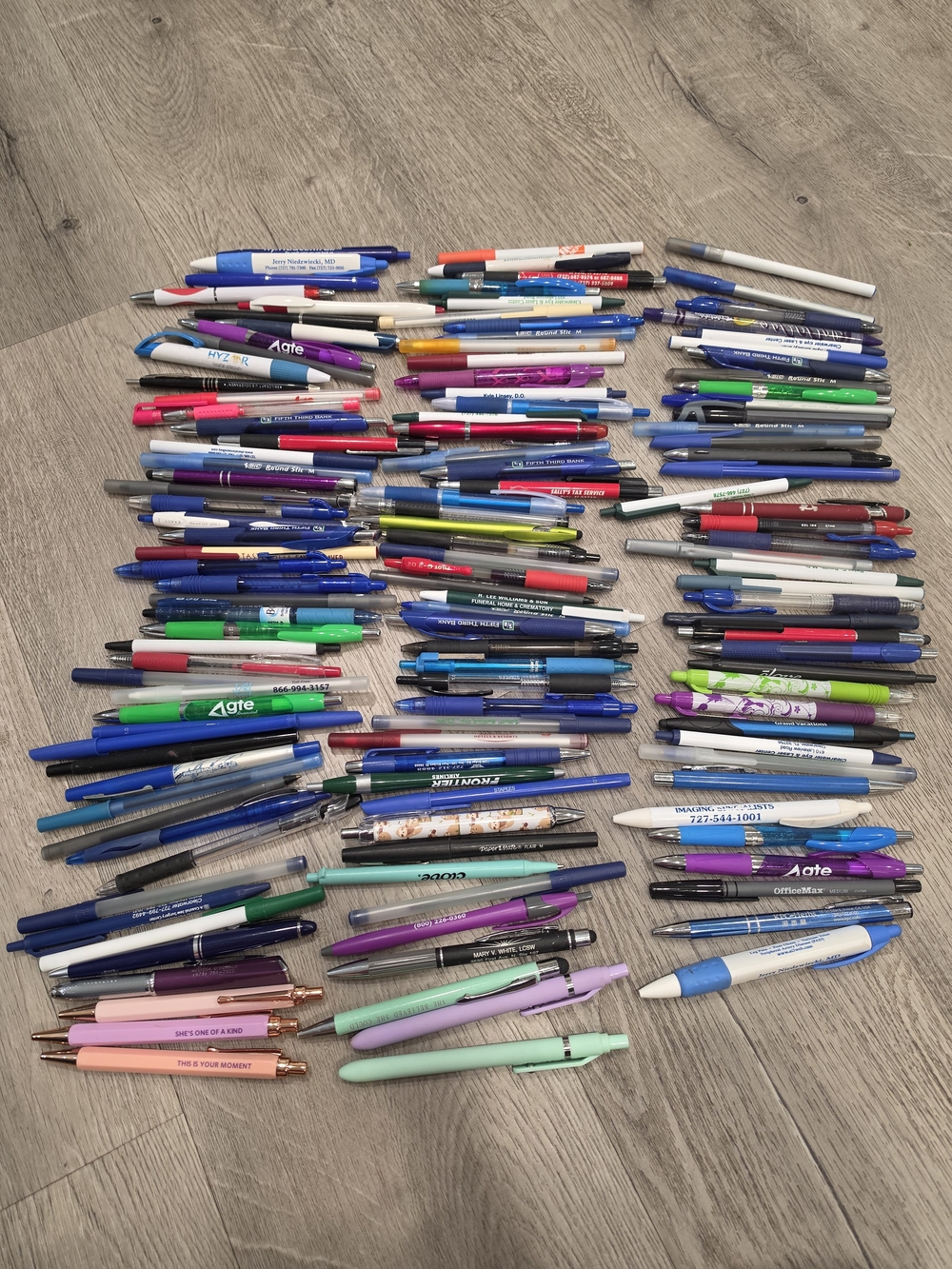 133 WORKING Assorted Ballpoint and Gel Pens - Multi-Colors Blue Black Red Green